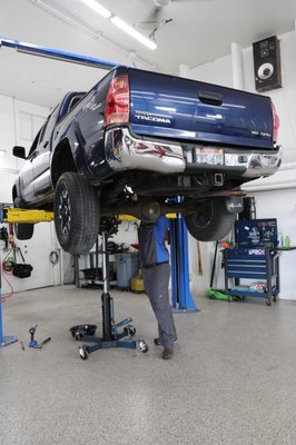 Good Used Trucks - Buying a used vehicle can be a risky task. You never really know if you are buying a good vehicle or if someone is handing off their problematic vehicle to you. Before I get into the list of what vehicles I recommend, with my 30 years of experience doing auto repair, I would like to share some tips with you on how to better your odds of finding a good used truck, regardless of which make and model you choose. Good Used Trucks - Buying a used vehicle can be a risky task. You never really know if you are buying a good vehicle or if someone is handing off their problematic vehicle to you. Before I get into the list of what vehicles I recommend, with my 30 years of experience doing auto repair, I would like to share some tips with you on how to better your odds of finding a good used truck, regardless of which make and model you choose.