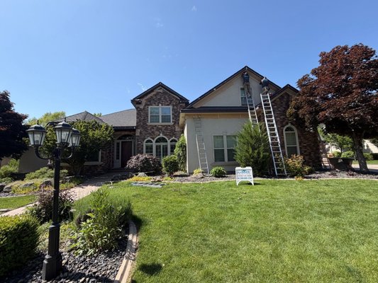 Exterior Residential Painting - Flawless paint execution done by our team, the house was painted with Sherwin Williams paint, using emerald flat for the stucco and emerald satin for the trims and doors. For sure will last more than 10 years