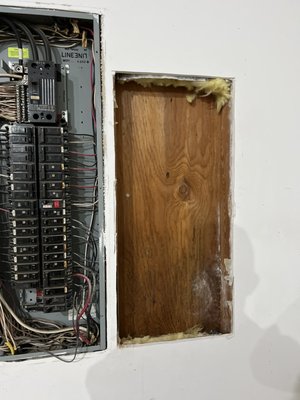 100 Amp Battery Back Up Eco Flow Sub Panel - Customer purchased a 100 Amp capable Eco-Flow Sub Panel, and three Eco Battery Packs. He is not able to back up a portion of house panel. The Eco- Flow Panel has an automatic transfer switch that detects when the utility power has failed, and switches to the on demand battery backup power. 100 Amp Battery Back Up Eco Flow Sub Panel - Customer purchased a 100 Amp capable Eco-Flow Sub Panel, and three Eco Battery Packs. He is not able to back up a portion of house panel. The Eco- Flow Panel has an automatic transfer switch that detects when the utility power has failed, and switches to the on demand battery backup power.