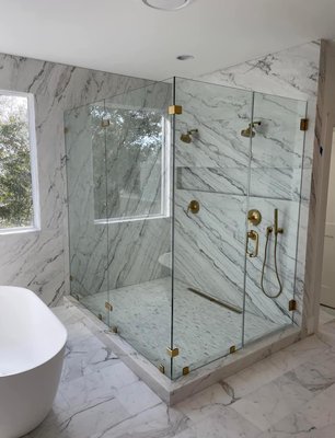 Shower ReNOVATION - Shower remodel with sleek, modern design. Ultra-clear glass and marble finishes create a bright, spacious and sophisticated space. Perfect for relaxing in style ! Shower ReNOVATION - Shower remodel with sleek, modern design. Ultra-clear glass and marble finishes create a bright, spacious and sophisticated space. Perfect for relaxing in style !
