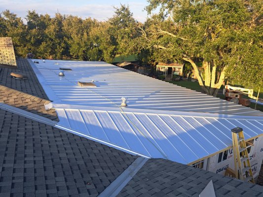 Standing seam metal roof - Nice standing seam roof for an addition to the house Standing seam metal roof - Nice standing seam roof for an addition to the house