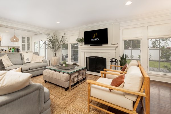 La Jolla home re-model 2022 - This beautiful La Jolla home was recently renovated with a ton of fine detail. The client wanted a clean, modern/transitional look for their window coverings. They selected a fabric from our showroom and we put everything together to make their dreams a reality.