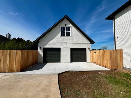 Casitas and garages were a big hit in 2024 - Whether it’s more storage or living space we can build to your needs. A large number of our projects have been just that. Garage for more storage, pool house for entertainment, or casita to move the parents closer.