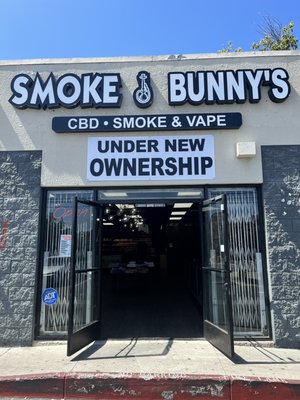 Smoke Bunny's - Discover Elegance and Innovation: Explore Our Exquisite Glassware and Vape Collection Today! Smoke Bunny's - Discover Elegance and Innovation: Explore Our Exquisite Glassware and Vape Collection Today!