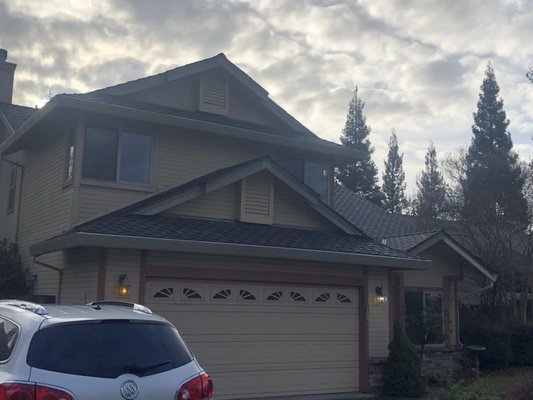 GAF Shingle Re-roof - Removed old tile roof, install GAF Grand Sequoia Reflector shingles in Forest Brown
Installed now 7" seamless gutters and downspouts