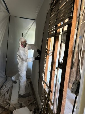 Plaster wall demolition - Plaster wall demolition Plaster wall demolition - Plaster wall demolition
