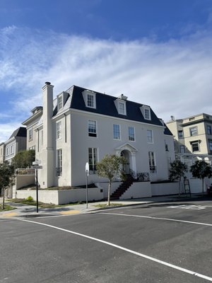 Slate roof San Francisco - Our crew thrives on projects of all shapes and sizes. We have an experienced crews that have different expertises so we can lay any kind of roof