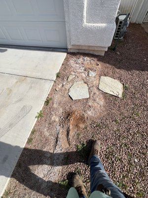initial cleaning and rock coating - The client contacted us because he was having problems with the association due to a lack of rock and the white areas accumulating salt from the humidity. So we contacted him and went to conduct the initial inspection. After speaking with him, we provided an estimate and answered his questions. We then began the work, cleaning the area, removing weeds, and spraying the rock, leveling it and adding the 3 inches of rock that the client requested.