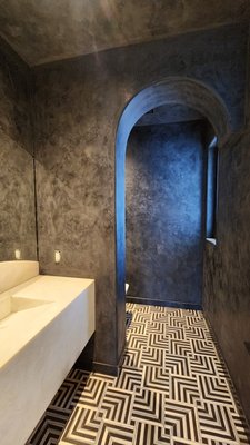 Refined Bathroom & Powder Room Design: Water-Repellent Plaster and Micro cement - Refined Bathroom & Powder Room Design: Water-Repellent Plaster and Micro cement
Bathrooms and powder rooms have become pivotal spaces for elevated home design. Our specialized decorative finishes transform these areas, marrying high style with essential functionality. We utilize premium decorative plaster finishes and Micro cement, which is inherently a water-repellent material, to create an updated, contemporary, and fully designed look. The photos showcase various completed works that reflect the sophisticated aesthetic and durable performance of our applications in wet environments. Refined Bathroom & Powder Room Design: Water-Repellent Plaster and Micro cement - Refined Bathroom & Powder Room Design: Water-Repellent Plaster and Micro cement
Bathrooms and powder rooms have become pivotal spaces for elevated home design. Our specialized decorative finishes transform these areas, marrying high style with essential functionality. We utilize premium decorative plaster finishes and Micro cement, which is inherently a water-repellent material, to create an updated, contemporary, and fully designed look. The photos showcase various completed works that reflect the sophisticated aesthetic and durable performance of our applications in wet environments.