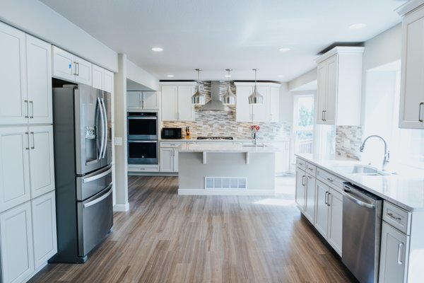 Erin's Kitchen - Erin loves to cook. She wanted a space where she could actually enjoy the time the spends in the kitchen and share that space with her family and with friends.
“The HOMEfix team was amazing from beginning to end! We LOVE our new kitchen! It’s like walking into a retreat every morning.” - Erin Erin's Kitchen - Erin loves to cook. She wanted a space where she could actually enjoy the time the spends in the kitchen and share that space with her family and with friends.
“The HOMEfix team was amazing from beginning to end! We LOVE our new kitchen! It’s like walking into a retreat every morning.” - Erin