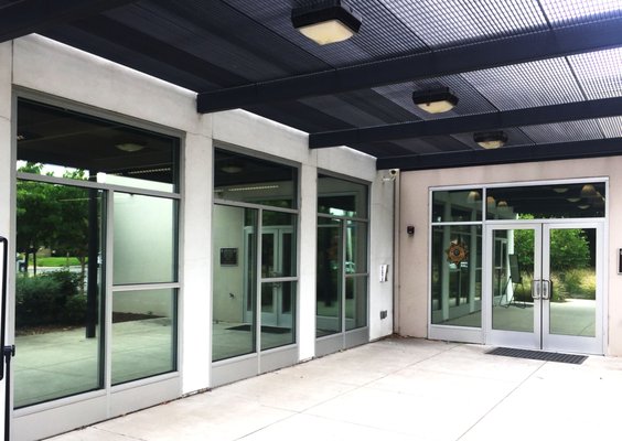 Los Gatos Police Department Facility. - Reflective privacy window tint applied to Los Gatos Police Department. Los Gatos Police Department Facility. - Reflective privacy window tint applied to Los Gatos Police Department.