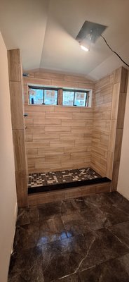 Waldoboro, Maine - Cabin remodeled and now bathroom showers installed. Waldoboro, Maine - Cabin remodeled and now bathroom showers installed.