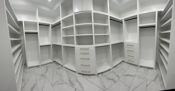 Cabinet Desing - A clothing cabinet was made from scratch with excellent quality wood and urethane paint for a quality finish.