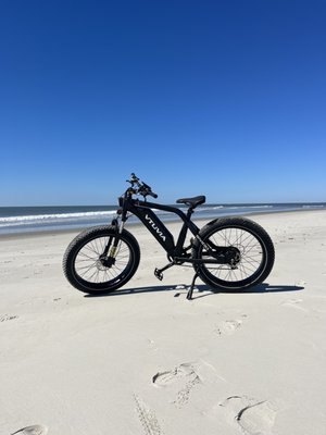 Mud Dog Long Distance E-Bike - Explore Oak Island in style with the top of the line E-Bike.
Our bike rentals are all inclusive, meaning they are delivered and picked up directly to/from clients homes, and come with locks, helmets, and charging ports making the experience a breeze for clients. We offer rental periods ranging from 1 day to 1 month.
With a wildly powerful 750 Watt motor, this bike offers
-Assisted top speed of over 25 mph
-Range capability of 25+ miles on one charge.
-4 hour speed battery recharge time -
Shimano 7 Speed Transmission
-LED display
-Top of line hydraulic braking system and shock absorbers
-High Traction "FAT TIRE" tires
-LED Front light Mud Dog Long Distance E-Bike - Explore Oak Island in style with the top of the line E-Bike.
Our bike rentals are all inclusive, meaning they are delivered and picked up directly to/from clients homes, and come with locks, helmets, and charging ports making the experience a breeze for clients. We offer rental periods ranging from 1 day to 1 month.
With a wildly powerful 750 Watt motor, this bike offers
-Assisted top speed of over 25 mph
-Range capability of 25+ miles on one charge.
-4 hour speed battery recharge time -
Shimano 7 Speed Transmission
-LED display
-Top of line hydraulic braking system and shock absorbers
-High Traction "FAT TIRE" tires
-LED Front light