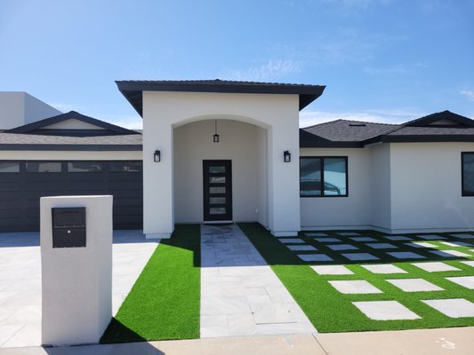 Glendale remodel - We were called to this home after another company improperly installed their porcelain. We had to remove all of the porcelain, relevel the base and reinstall it. and it came out wonderful.
