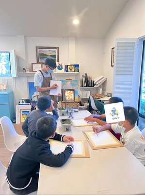 Child art class - Professional teachers, fun drawing classes, a wide variety of topics.