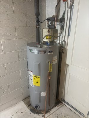 50 gallon electric water heater replacement - Remove and replace 50 gallon electric hot water heater for a customer who had no hot water. We made sure to get there same day on the weekend to get it changed out for them so they didn’t suffer without hot water.