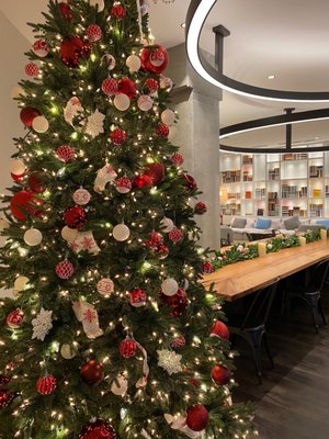 Office / Businesses - We elevate workplace environments with our office and business decorating services. Our designs strike a balance between professional elegance and festive charm, ensuring your business space is both welcoming and seasonally appropriate. Office / Businesses - We elevate workplace environments with our office and business decorating services. Our designs strike a balance between professional elegance and festive charm, ensuring your business space is both welcoming and seasonally appropriate.
