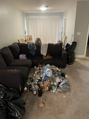 Eviction clean out. - Full junk removal clean out. Same day response, same day completion. Eviction clean out. - Full junk removal clean out. Same day response, same day completion.