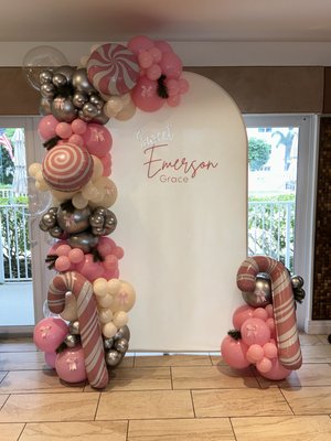 Baby Shower & Gender Reveal Celebrations - POParazzi Parties brings magic to baby showers and gender reveals with stunning balloon decor tailored to your theme. From elegant arches to playful displays, we create picture-perfect moments to celebrate your growing family!