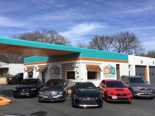 Car Window Tinting - We offer car window tinting and have over 40 years of experience. Satisfaction guaranteed. Car Window Tinting - We offer car window tinting and have over 40 years of experience. Satisfaction guaranteed.