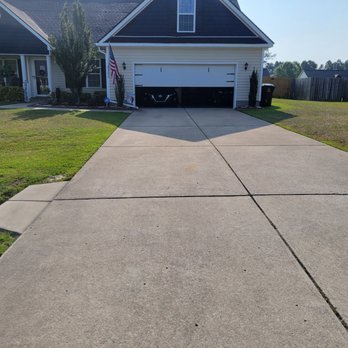 This driveway looks amazing - Like new driveway This driveway looks amazing - Like new driveway