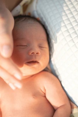 DAYTIME SUPPORT - - Newborn Care Assistance: Support with breastfeeding and bottle feeding, diaper changes, and soothing techniques for infants.
- Light Household Help: Organizing baby supplies, and tidying up, allowing parents to focus on bonding with their little one.
- Emotional Support and Guidance: Reassurance and help navigating the early days with confidence.
- A Calm and Nurturing Environment: Creating a space where families can thrive and enjoy precious moments together.
- Infant massage: Relieve and prevent colic and gas pain
- Baby bath. DAYTIME SUPPORT - - Newborn Care Assistance: Support with breastfeeding and bottle feeding, diaper changes, and soothing techniques for infants.
- Light Household Help: Organizing baby supplies, and tidying up, allowing parents to focus on bonding with their little one.
- Emotional Support and Guidance: Reassurance and help navigating the early days with confidence.
- A Calm and Nurturing Environment: Creating a space where families can thrive and enjoy precious moments together.
- Infant massage: Relieve and prevent colic and gas pain
- Baby bath.