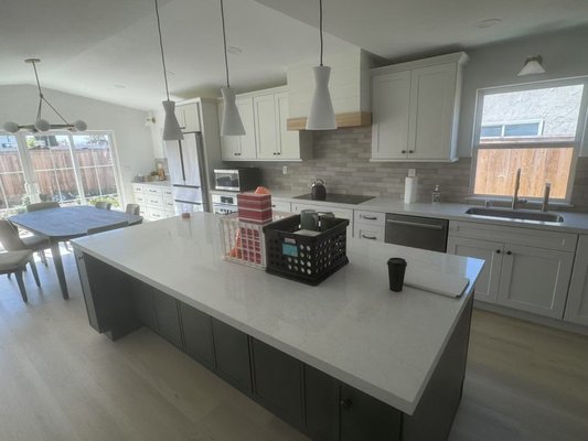 Via Del Valedor Kictchen project - We transformed this kitchen into a bright, modern, and highly functional space tailored to our client’s lifestyle. Via Del Valedor Kictchen project - We transformed this kitchen into a bright, modern, and highly functional space tailored to our client’s lifestyle.