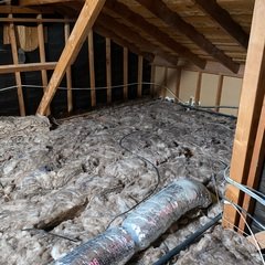 Fresh Attic Insulation Project 2022 - Starting the year off right with a new cleaned out attic and new insulation! We serviced this attic by getting rid of all the old and dirty insulation and replace it with beautiful clean insulation. We did a deep clean and sanitized the area before laying down the new insulation.