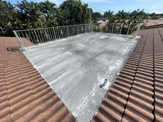 Re roofing an old drippy flat roof - Old flat that was leaking, the owner decided to replace it and have everything addressed. Will now have no issues for many years.
Give us a call to check yours out, estimates are free. Re roofing an old drippy flat roof - Old flat that was leaking, the owner decided to replace it and have everything addressed. Will now have no issues for many years.
Give us a call to check yours out, estimates are free.