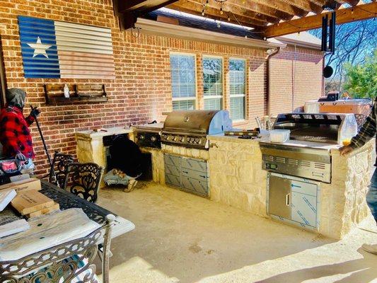 Outdoor Kitchens - Transform your backyard with our expert outdoor kitchen construction services Outdoor Kitchens - Transform your backyard with our expert outdoor kitchen construction services