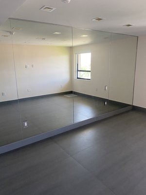 RF SHOWERDOOR GLASS AND MIRROR - Glass Repair Windows repair Showers