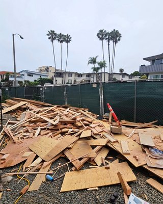 construction debris pick up for our contractor in San Clemente - we were called in to haul away some construction debris in San Clemente, Ca construction debris pick up for our contractor in San Clemente - we were called in to haul away some construction debris in San Clemente, Ca