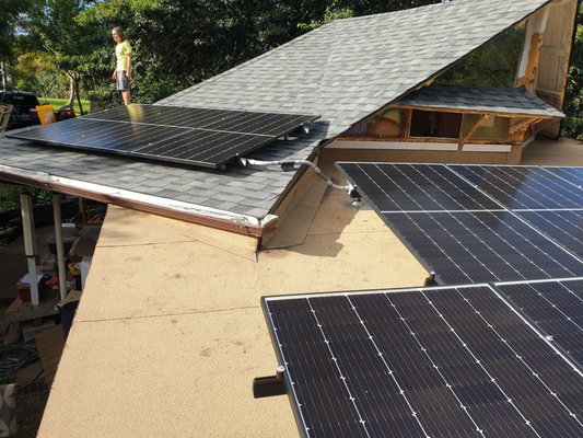 New off grid system - This house in Haiku had a generator supply until they finally got tired of the noise. We were commissioned to design and install a new off grid system.
Here we installed a 4kW Outback Radian inverter and 12x400W Q.Cells panels equipment with TIGO optimizers. New off grid system - This house in Haiku had a generator supply until they finally got tired of the noise. We were commissioned to design and install a new off grid system.
Here we installed a 4kW Outback Radian inverter and 12x400W Q.Cells panels equipment with TIGO optimizers.