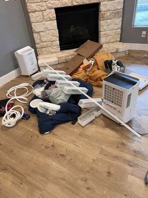Client moving out of state junk removal - This customer was moving out of state to Phoenix, Arizona, and had a big move ahead of them. After the movers came to pick up their household goods, there was a lot of junk left over this. Client actually called me twice the first day, but then needed me to return for the last pick up. They were very helpful and accommodating. Client moving out of state junk removal - This customer was moving out of state to Phoenix, Arizona, and had a big move ahead of them. After the movers came to pick up their household goods, there was a lot of junk left over this. Client actually called me twice the first day, but then needed me to return for the last pick up. They were very helpful and accommodating.