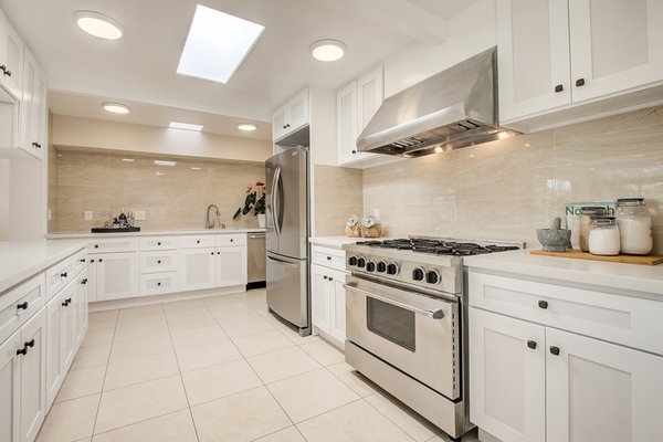 Single house renovation - This model was done of an old house that was in a bad shape. The rest of the house had been updated, we painted all exterior and interior walls also installed marble floor and hard floor to the entire living space. We renovated the whole kitchen by installing new marble countertop, appliances, and custom cabinets to match the overall tone of the house as well as the in-wall tile to better emerge its characteristics. With our design team, we built a new stairway, upgraded smart lighting system, and renovated all bathrooms with high end fixtures. The owner absolutely love how the house turned out and the extraordinary market value to the house.
