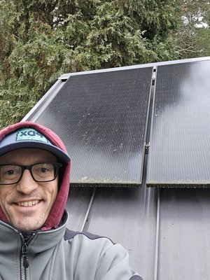 Milwaukie, Or. Home - These solar panels were ready to be cleaned indeed. Can you believe it rained that morning. Milwaukie, Or. Home - These solar panels were ready to be cleaned indeed. Can you believe it rained that morning.