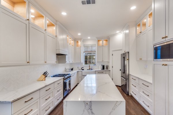Full Home Remodeling Plano - Full home remodel completed with fresh interior paint, new flooring, upgraded kitchen and bathrooms, and all new cabinetry throughout the home. A complete transformation focused on functionality, comfort, and modern design.