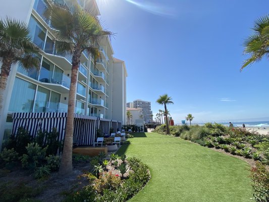 Protect Artificial Turt - Have turf? Get window tinting! ☀️
Window tinting and artificial turf go hand-in-hand because as the sun's rays hit the windows of your home/business, the reflection of the glass causes burning and discoloration to your lawn.
Our team had the pleasure of traveling to Hotel del Coronado to install window film to the exterior windows. We applied Avery Dennison Blue 75X to these panels in order to prolong the life of the turf, as well as limit the harmful rays that reflect off of windows. Protect Artificial Turt - Have turf? Get window tinting! ☀️
Window tinting and artificial turf go hand-in-hand because as the sun's rays hit the windows of your home/business, the reflection of the glass causes burning and discoloration to your lawn.
Our team had the pleasure of traveling to Hotel del Coronado to install window film to the exterior windows. We applied Avery Dennison Blue 75X to these panels in order to prolong the life of the turf, as well as limit the harmful rays that reflect off of windows.