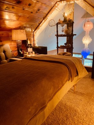 Mobile Massage - Home is where the heart is and sometimes where the hard is. I am available to come to your space and, with you, co-create a safe sanctuary for you to receive. All that is needed is warmth, quiet and space.
If you don't have a space for me to come. Please lmk and we can schedule a time and space for you to come to.