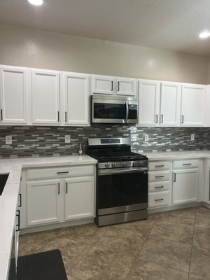 Kitchen remodel, before and after! - Talk about a transformation! From dated oak to clean, modern white—this cabinet makeover completely changed the feel of the kitchen! Brighter, fresher, and totally elevated! Who needs a full remodel when a paint refresh brings results like this?!

📞(702)701-6073 
📧floresprecisionpaintingllc@gmail.com
🪪License #0093275
📍 Henderson, NV & surrounding areas 
➡️ Dont forget to follow us on Instagram  @floresprecisionpaintingllc
#floresprecisionpaintingllc