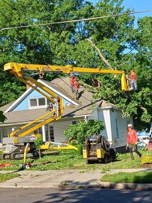 Spider Lift - A Plus of one of very few companies that have a spiderlift.
