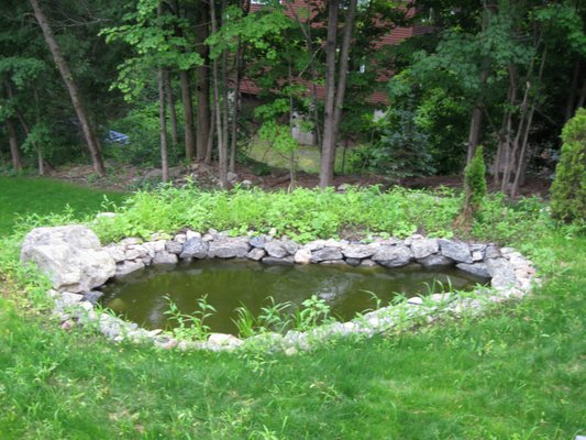 Koi Fish Pond - This Koi Fish Pond and water fountain with filter was built using natural stone. Koi Fish Pond - This Koi Fish Pond and water fountain with filter was built using natural stone.