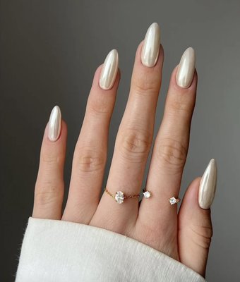 Chrome Manicure Is Summer’s Hottest Nail Trend - The magic of the vanilla chrome mani, which flatters all skin tones, is that it works on any shape or length of nails. The combination of cream color gel and top with chrome creates a really distinctive effect that changes depending on the lighting. Chrome Manicure Is Summer’s Hottest Nail Trend - The magic of the vanilla chrome mani, which flatters all skin tones, is that it works on any shape or length of nails. The combination of cream color gel and top with chrome creates a really distinctive effect that changes depending on the lighting.