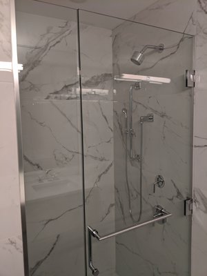 Full bathroom tiling - Our contractors in replaced the tiles on the entire floor and walls in this bathroom in an older house Full bathroom tiling - Our contractors in replaced the tiles on the entire floor and walls in this bathroom in an older house