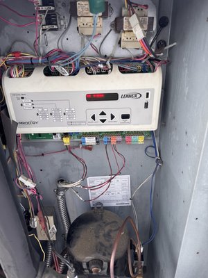 PetSmart Control Board Replacement - This RTU had a error code and needed this board replaced. We quickly replaced it in under a hour.