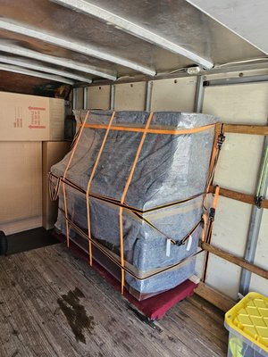 Heavy items moving - A piano, a heavy safe, pool table, a vanity,
a treadmill, a hot tub, large equipment,
and everything in between. All of these will require serious muscle to move out of the house, let alone deliver safely to your new location.
If you’re looking for a specialty moving service that’s tailored around heavy item moving,
then Fat and Skinny movers have got you covered. Heavy items moving - A piano, a heavy safe, pool table, a vanity,
a treadmill, a hot tub, large equipment,
and everything in between. All of these will require serious muscle to move out of the house, let alone deliver safely to your new location.
If you’re looking for a specialty moving service that’s tailored around heavy item moving,
then Fat and Skinny movers have got you covered.