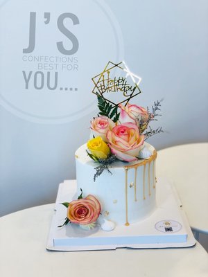 Sample of Our Custom Cakes: Girls - Custom Cake for girls. See anything you like? Give us a call today for a free consultation!
