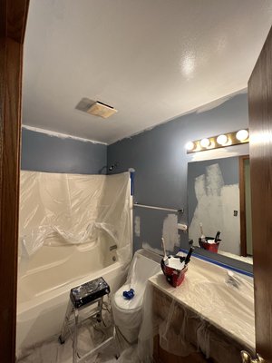 Painting 2 bathrooms - The homeowner wanted to give their bathrooms a new look. We started off with the messiest one, the upstairs bathroom. The ceiling was filled with mold and it had small home repairs on the walls. We removed the mold and patched all small holes. We then gave 2 coats of ceiling and wall paint for both bathrooms with their respective color choice.