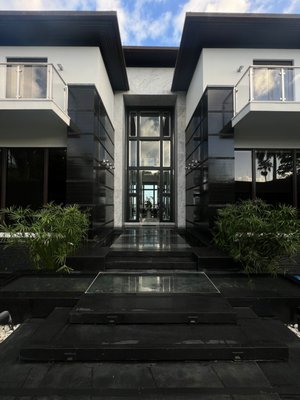 EXTERIOR CLEANING - THIS SERVICES WAS DONE IN MIAMI DESIGN DISTRICT BAY POINT.
PRESSURE WASHING IS PERFORMED ON EXTERIORS, GLASS DOORS AND WINDOWS, PATIO, FENCE, DECK, STAIRS, HYDRATION OF MARBLE COLUMNS WITH OILS.